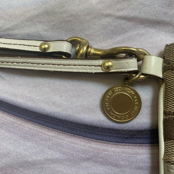 Coach wristlet - Picture 3 of 4